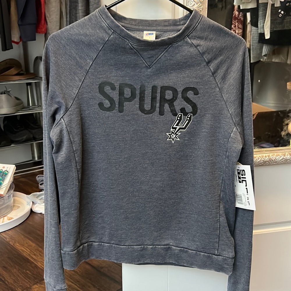 NWT San Antonio Spurs sweatshirt, size S.